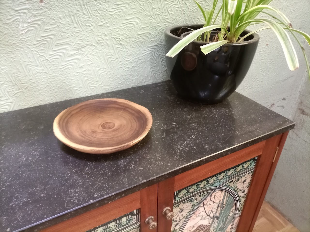 lage platte houten schaal, diep bord van hout, decoratief houten bord, bord uit één geheel, schaal zonder lijmnaden