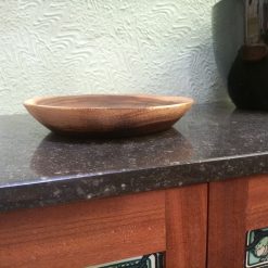 lage platte houten schaal, diep bord van hout, decoratief houten bord, bord uit één geheel, schaal zonder lijmnaden