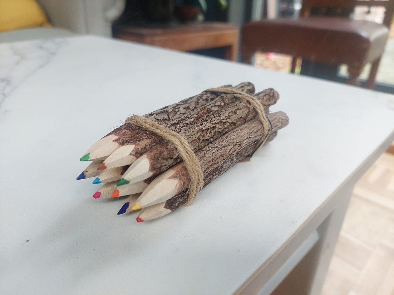 kleurpotloden van echt hout, kleurpotloden met boomschors, schors kleurpotlood, origineel schoencadeau