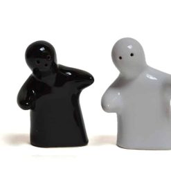 peper en zoutstel omhelzing