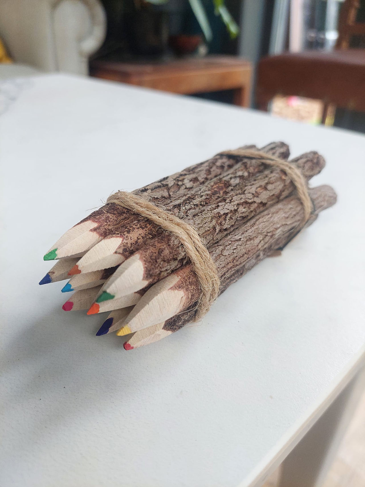 kleurpotloden van echt hout, kleurpotloden met boomschors, schors kleurpotlood, origineel schoencadeau