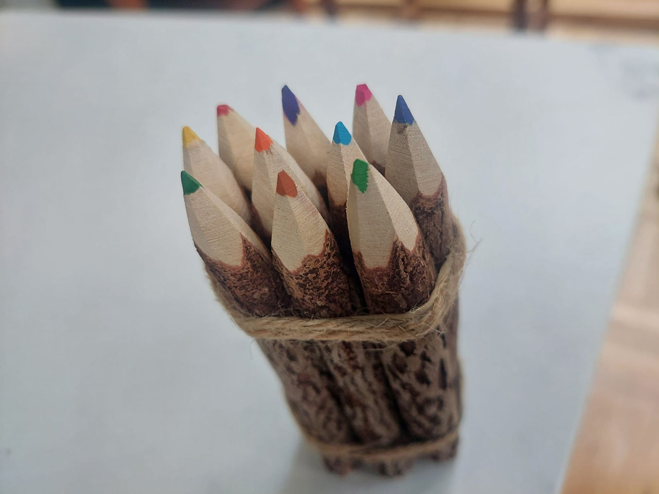 kleurpotloden van echt hout, kleurpotloden met boomschors, schors kleurpotlood, origineel schoencadeau