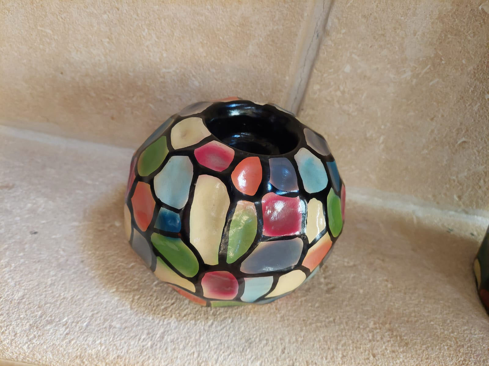 waxinelichtjeshouder bolvorm, woonaccessoire in kleur, uniek cadeau voor nieuwe woning, waxinelichthouder madu