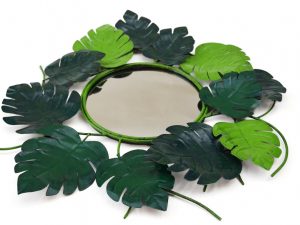 metalen spiegel rond bladeren