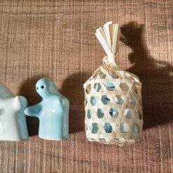 peper en zoutstel omhelzing, paartje peper en zoutstel, koppel peper en zoutstel