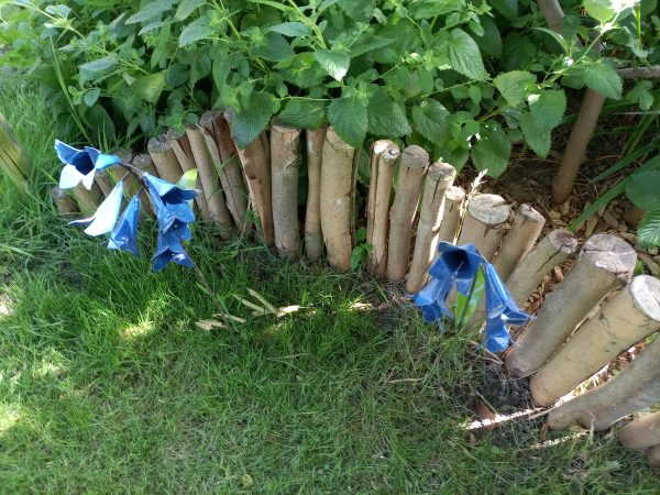 ijzeren tuinprikker blauwe bloemen
