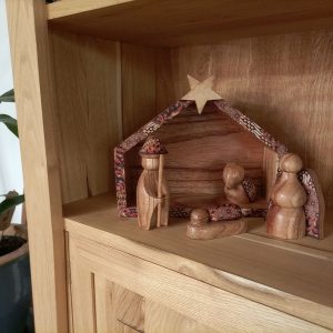 houten kerstgroep, houten kerststal, fairtrade kerststal