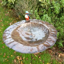vogelvoederschaal metaal, voederschaal met vogelbeeld, voederschaal ijsvogel, tuinbeeld op stang