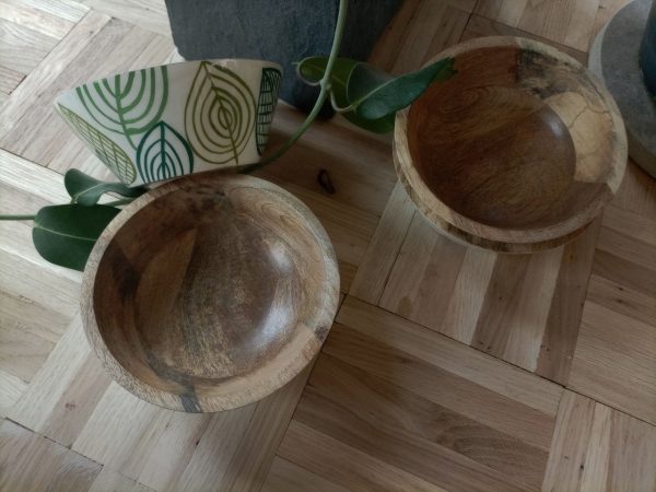 houten schaaltje met bladermotief, houten bakje met bladeren, fairtrade only natural houten servies