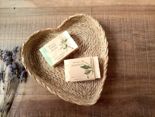 cadeaupakket moederdag, cadeaupakket juffendag, valentijnscadeau, mandje hartvorm cadeau, giftset hart met zeep