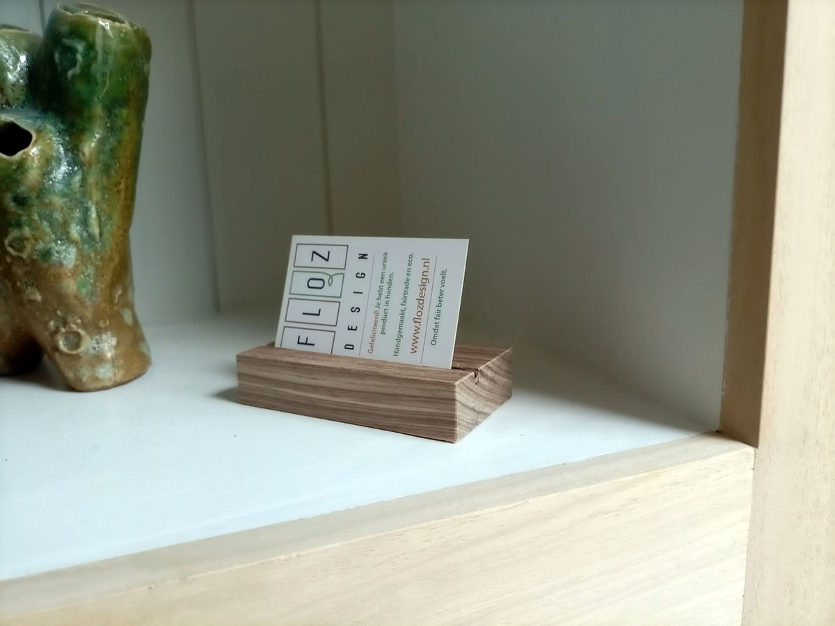 visitekaartjeshouder van hout, visitekaart tonen, visitekaartjeshouder voor 1 visitekaartje, prijsbordje, naambordje van hout