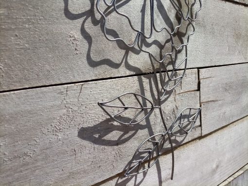 wanddecoratie metalen bloem, bloem van ijzerdraad, wanddeco bloem, cadeau tiener, accessoire meisjeskamer, cadeau bloem oma