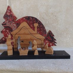 kerststal van hout, moderne kerstgroep, houten kerstgroep handgemaakt, houten kerstgroep combi hout en stof, kerststal als puzzel