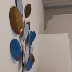 wanddecoratie moderne look, wanddeco moderne bladeren, muurdecoratie blauw wit bruin bladeren, muurdecoratie lichtgewicht metaal