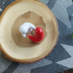 peper en zoutstel cadeau huwelijk, omhelzing peper en zoutstel, figuren koppel peper en zout, navulbaar peper en zoutstel, cadeau verloving