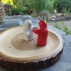 peper en zoutstel cadeau huwelijk, omhelzing peper en zoutstel, figuren koppel peper en zout, navulbaar peper en zoutstel, cadeau verloving