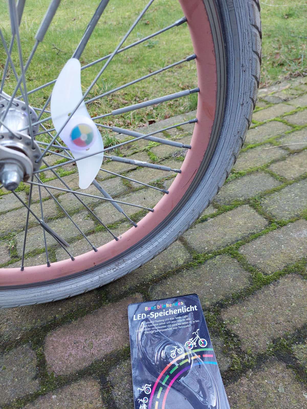 spaakverlichting 3 kleuren, verlichting voor tussen de spaken, cadeau accessoire kinderfiets, veilige fietsverlichting, schoencadeau