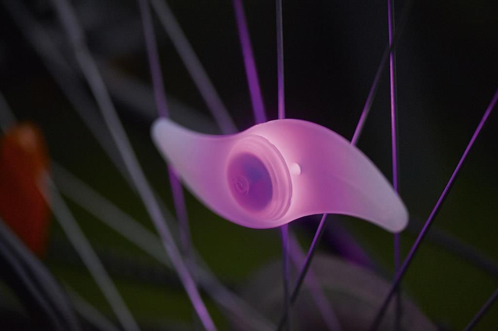 spaakverlichting 3 kleuren, verlichting voor tussen de spaken, cadeau accessoire kinderfiets, veilige fietsverlichting, schoencadeau