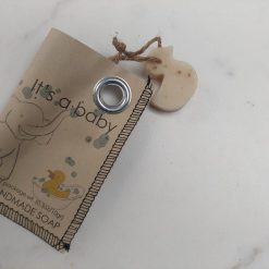 brievenbuscadeau geboorte, kraamcadeau brievenbus, zeepje baby kado, geschenkzakje baby