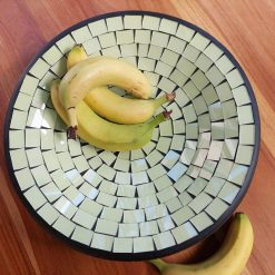 fruitschaal pastel groen, grote fruitschaal keramiek, glasmozaiek schaal pasteltint, cadeau huwelijk of nieuwe woning