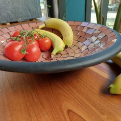 fruitschaal pastel roze, grote fruitschaal keramiek, glasmozaiek schaal pasteltint, cadeau huwelijk of nieuwe woning