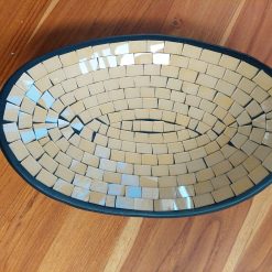 keramiek fruitschaal, pastel geel schaal, schaal ovaal gebogen, glasmozaiek schaal