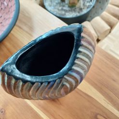 vaas maanvorm, vaas decoratief object, steeppatroon met relief en aardekleuren vaas, cadeau huwelijk, cadeau nieuwe woning
