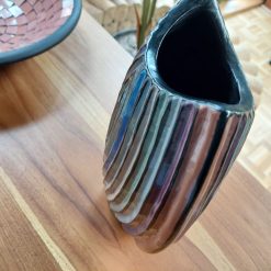 vaas maanvorm, vaas decoratief object, steeppatroon met relief en aardekleuren vaas, cadeau huwelijk, cadeau nieuwe woning