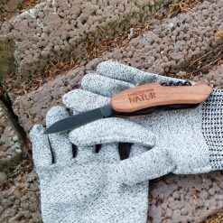 snijbestendige handschoenen voor kinderen, veilig werken voor kinderen met mes of zaag