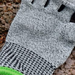 snijbestendige handschoenen voor kinderen, veilig werken voor kinderen met mes of zaag