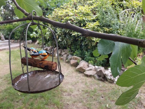 tuindecoratie hangende vogelkooi, gerecyclede metalen tuindeco, vogelkooi deco met vogeltjes, cadeau huwelijk, koppel ijsvogel s decoratie