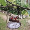 tuindecoratie hangende vogelkooi, gerecyclede metalen tuindeco, vogelkooi deco met vogeltjes, cadeau huwelijk