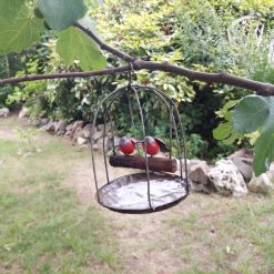 tuindecoratie hangende vogelkooi, gerecyclede metalen tuindeco, vogelkooi deco met vogeltjes, cadeau huwelijk