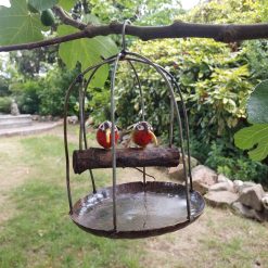 tuindecoratie hangende vogelkooi, gerecyclede metalen tuindeco, vogelkooi deco met vogeltjes, cadeau huwelijk