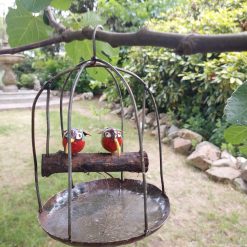 tuindecoratie hangende vogelkooi, gerecyclede metalen tuindeco, vogelkooi deco met vogeltjes, cadeau huwelijk