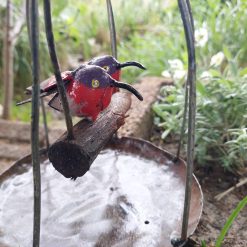 tuindecoratie hangende vogelkooi, gerecyclede metalen tuindeco, vogelkooi deco met vogeltjes, cadeau huwelijk