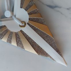 kerstster 3d groot, kerstdecoratie milieubewust duurzaam en eco sfeer, kerstdecoratie natuurlijke sfeer, kerstster kerstversiering van jute en papier, papieren kerstster jute, kerstdecoratie eco voor zakelijk zoals winkel kantoren kerken en scholen, duurzame sfeer kerstdecoratie