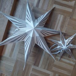 kerstster 3d groot, kerstdecoratie milieubewust duurzaam en eco sfeer, kerstdecoratie natuurlijke sfeer, kerstster kerstversiering van jute en papier, papieren kerstster jute, kerstdecoratie eco voor zakelijk zoals winkel kantoren kerken en scholen, duurzame sfeer kerstdecoratie