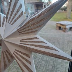 kerstster 3d groot, kerstdecoratie milieubewust duurzaam en eco sfeer, kerstdecoratie natuurlijke sfeer, kerstster kerstversiering van jute en papier, papieren kerstster jute, kerstdecoratie eco voor zakelijk zoals winkel kantoren kerken en scholen, duurzame sfeer kerstdecoratie
