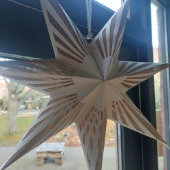 kerstster 3d groot, kerstdecoratie milieubewust duurzaam en eco sfeer, kerstdecoratie natuurlijke sfeer, kerstster kerstversiering van jute en papier, papieren kerstster jute, kerstdecoratie eco voor zakelijk zoals winkel kantoren kerken en scholen, duurzame sfeer kerstdecoratie