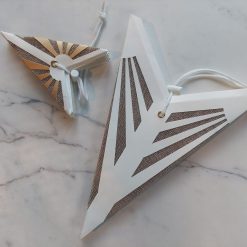 kerstster 3d groot, kerstdecoratie milieubewust duurzaam en eco sfeer, kerstdecoratie natuurlijke sfeer, kerstster kerstversiering van jute en papier, papieren kerstster jute, kerstdecoratie eco voor zakelijk zoals winkel kantoren kerken en scholen, duurzame sfeer kerstdecoratie