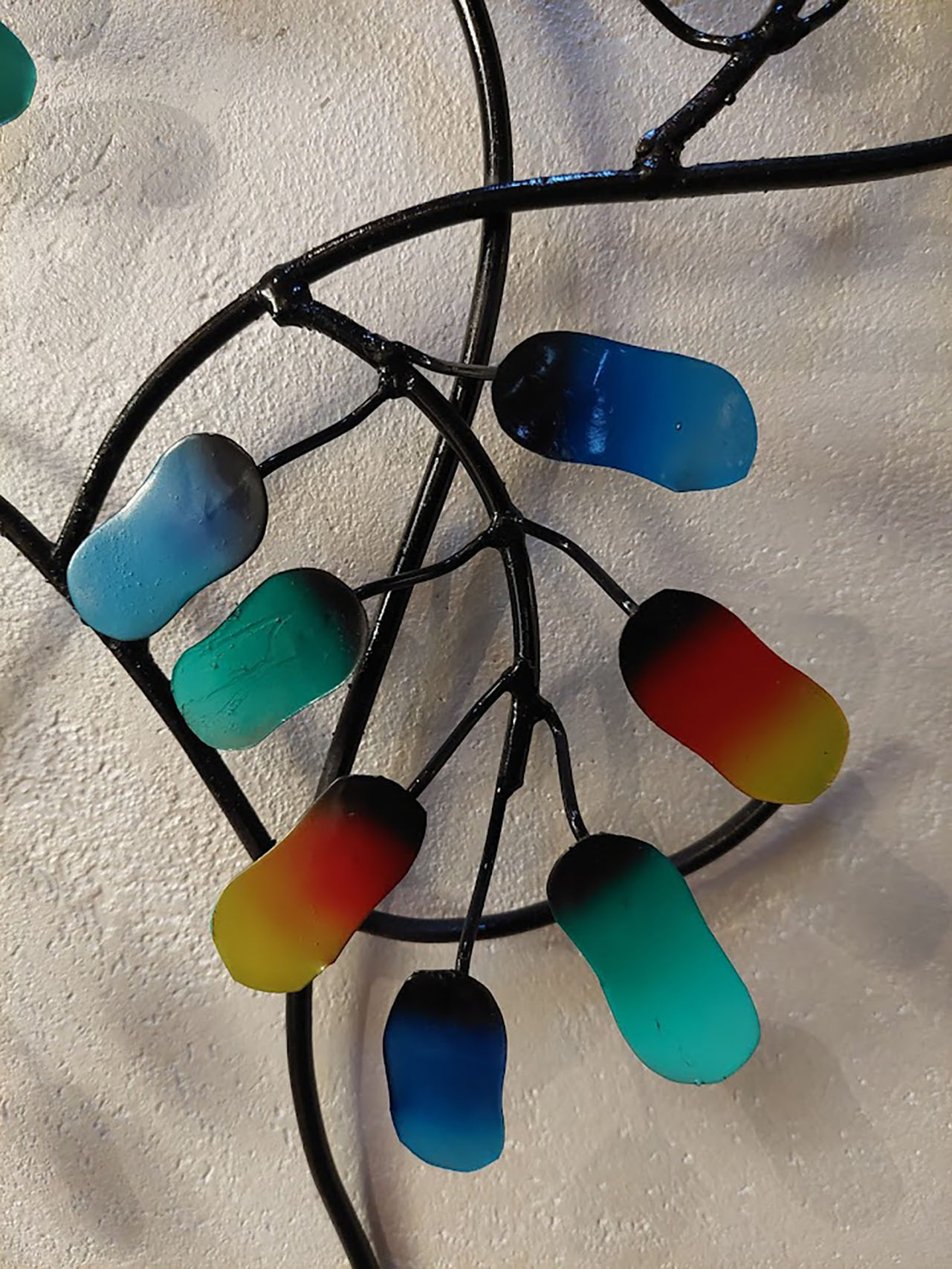 muurdecoratie 3D tak, tak met gekleurde blaadjes, levensboom abstract, wanddecoratie metalen bloemen