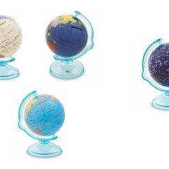 Spaarpot wereldbol van stevig kunststof op standaard met gleuf voor munt- en briefgeld – diameter 10 cm –