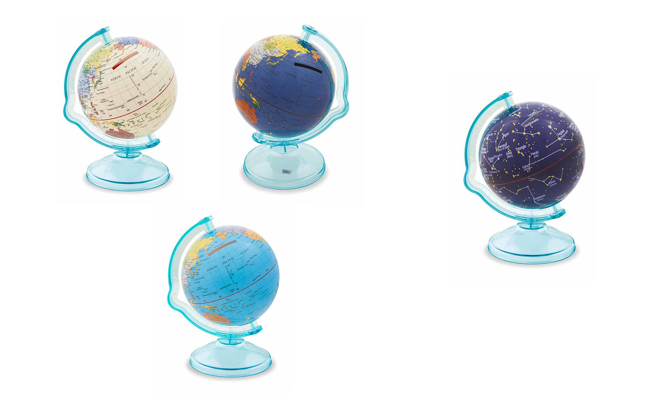 Spaarpot wereldbol van stevig kunststof op standaard met gleuf voor munt- en briefgeld – diameter 10 cm –