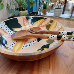 Houten schaal met print in aardetinten, slabestek en schaal dezelfde design, cadeau huwelijk