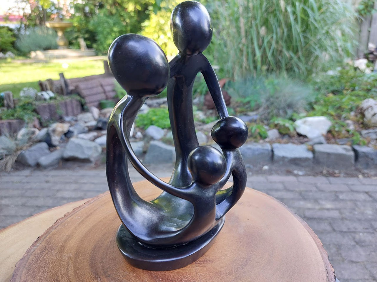 familiebeeld ouders en twee kinderen, familiekring met 2 kinderen, gescbenk familie, beeld ouders en kind