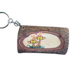 Houten sleutelhangers met handgeschilderde kat en giraffe