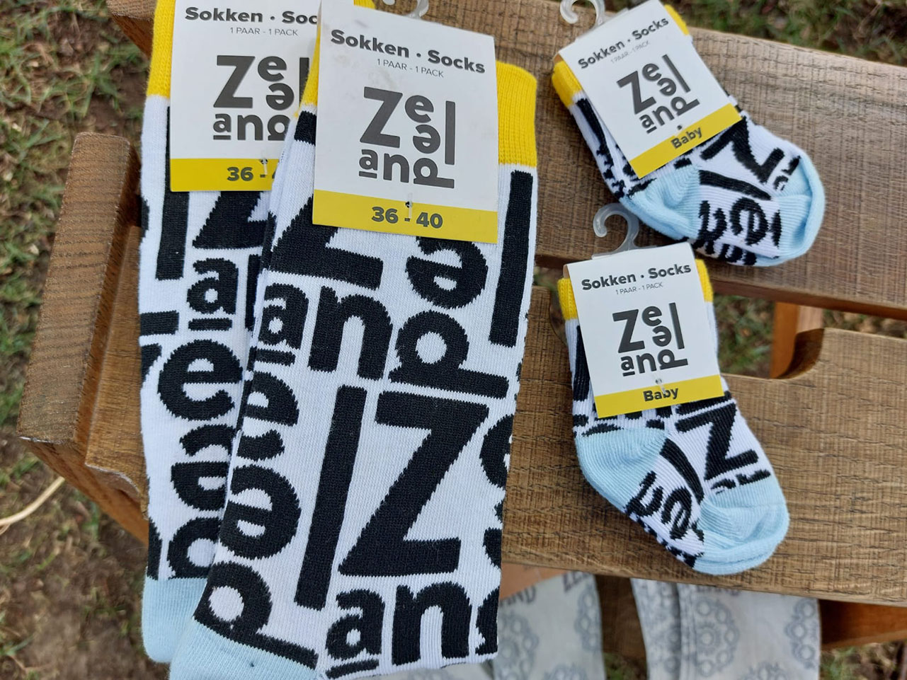 zeeuwse sokken met zeeuwse tekst, zeeuwse sokken unisex, cadeau baby en ouders
