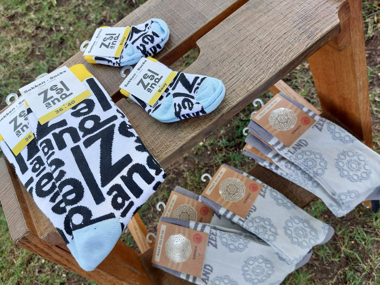 zeeuwse sokken met zeeuwse tekst, zeeuwse sokken unisex, cadeau baby en ouders