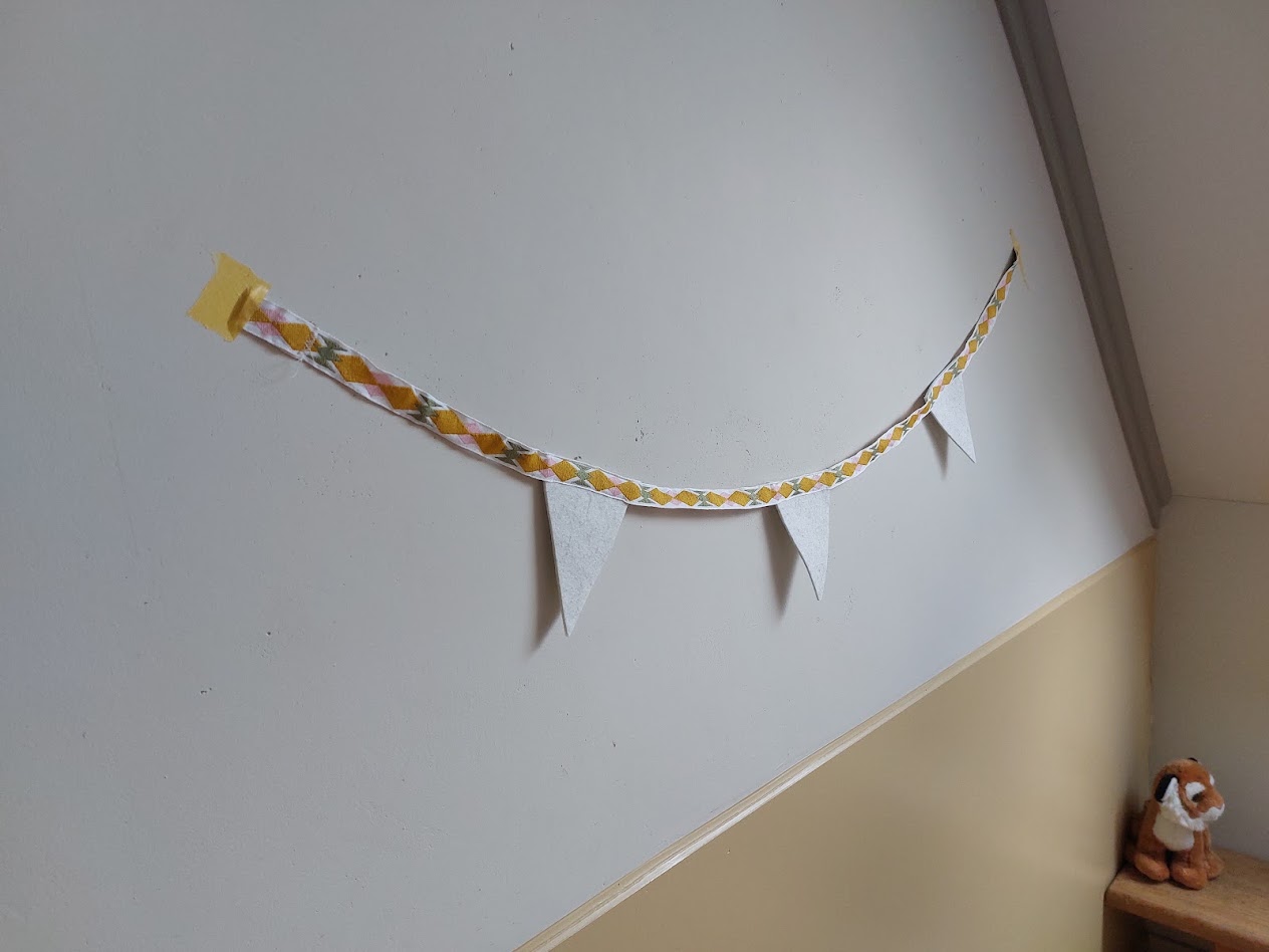Duurzame vilten slinger voor babykamer en kinderkamer